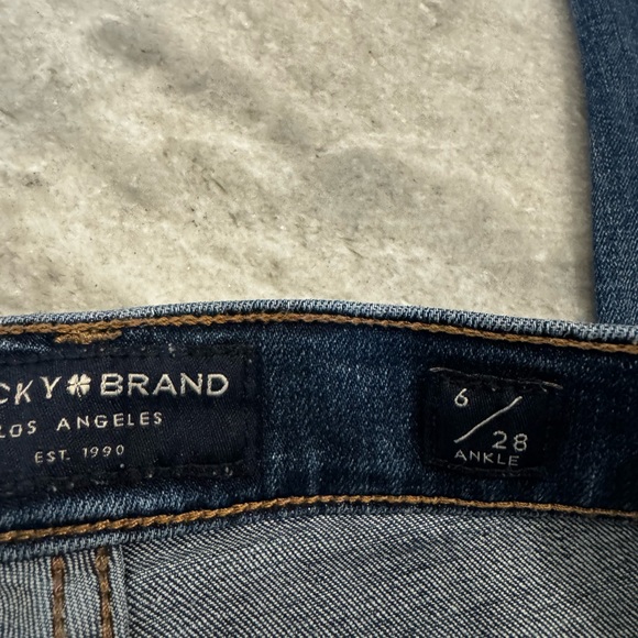 Lucky Brand jeans size 6. - Picture 3 of 4